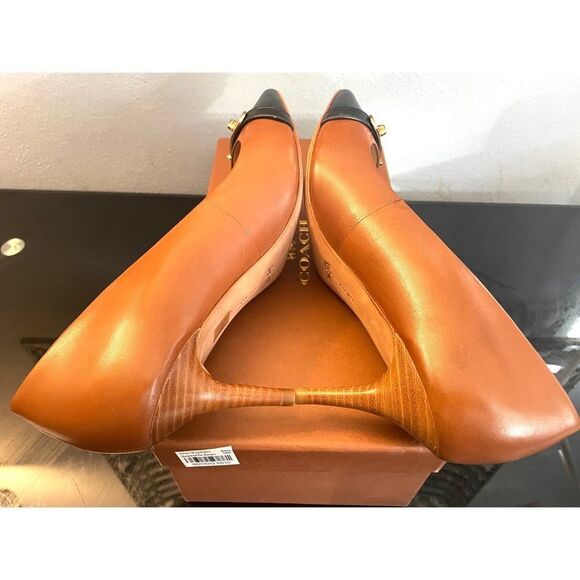 NWOB Coach “Gloria” Pumps Chestnut Brown Black Pointed Toe Women’s Shoes SZ 9 M - Picture 7 of 11